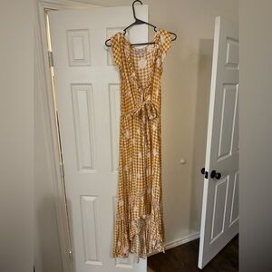 Yellow sunflower, high-low dress